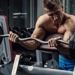 Bicepsz edzés otthon