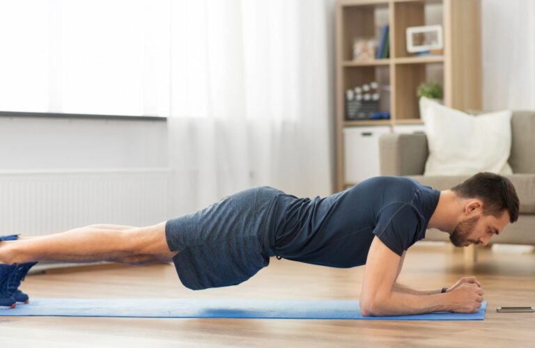 otthoni edzésterv férfiaknak súlyzó nélkül