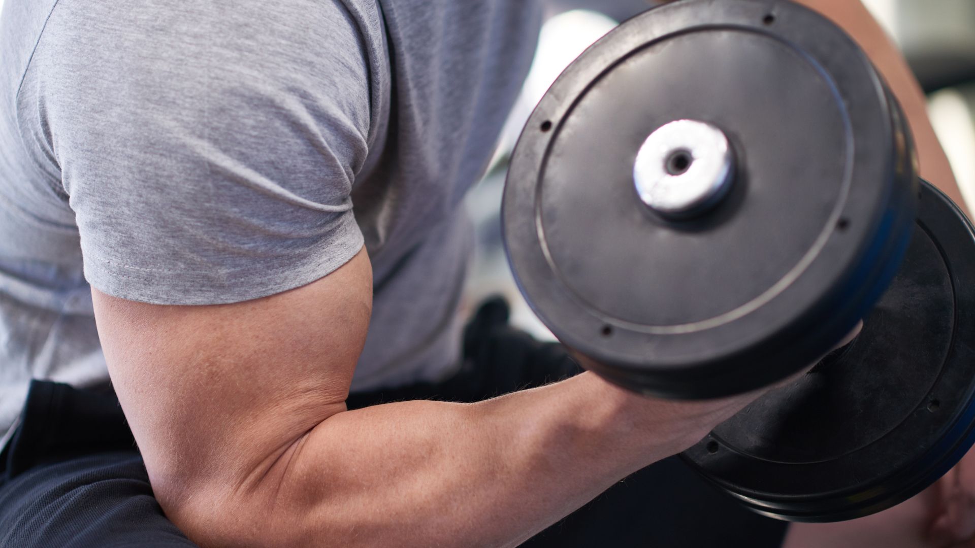 bicepsz edzés otthon kézisúlyzóval