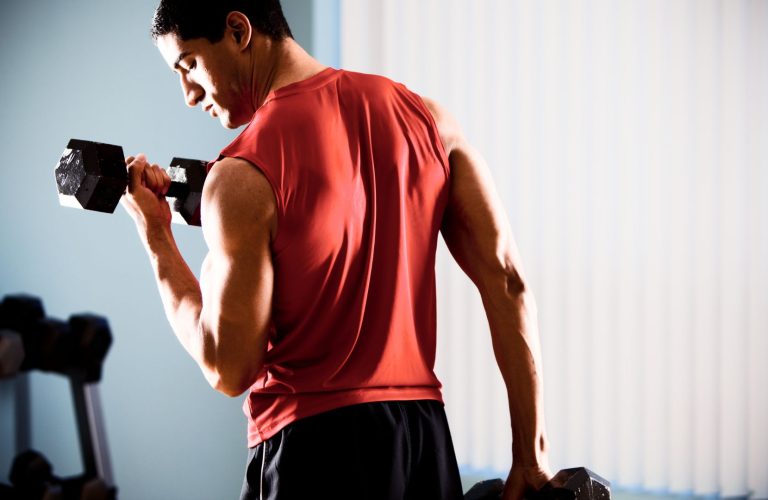 bicepsz edzés otthon kézisúlyzóval