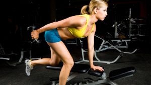 tricepsz-gyakorlatok-konditeremben