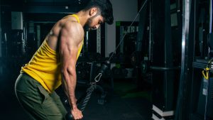 tricepsz-gyakorlatok-konditeremben