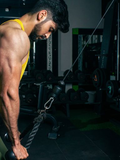 tricepsz-gyakorlatok-konditeremben