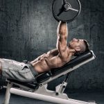 Alsó mell edzés: célzott gyakorlatok a telt, definiált mellkasért