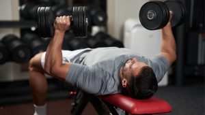 Kézi súlyzóval mell edzés – a 6 legjobb kézi súlyzós gyakorlat mellre kézi súlyzóval mell edzés